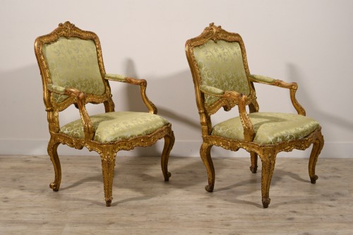 Antiquités - Paire de fauteuils en bois sculpté et doré, Turin XVIIIe siècle