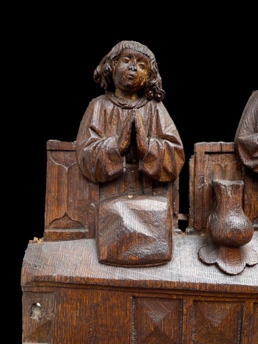 Sculpture  - Oak relief with two praying Angels. Antwerp, circa 1520.