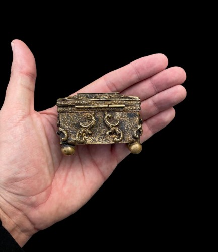 XVIIe siècle - Tronc miniature en cuivre doré, France fin XVIIe siècle