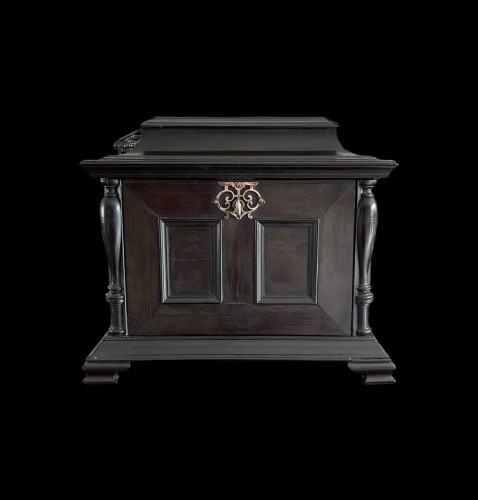 Antiquités - Ebony tablet cabinet with silver foil interior. Antwerp 17th century
