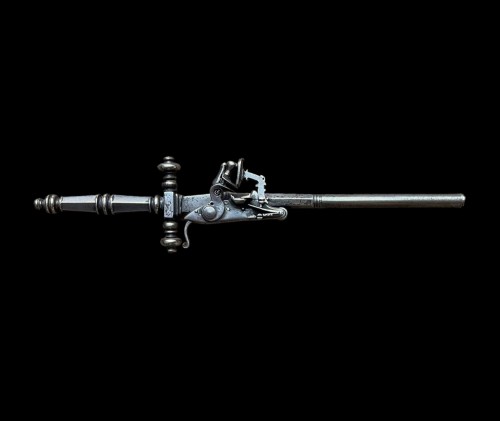 Dague en fer avec pistolet à silex. XVIIIe siècle - Collections Style 