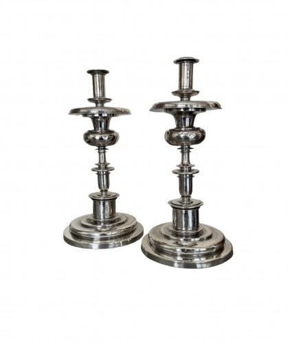 Paire de bougeoirs colonial espagnol en argent fin XVIIe siècle
