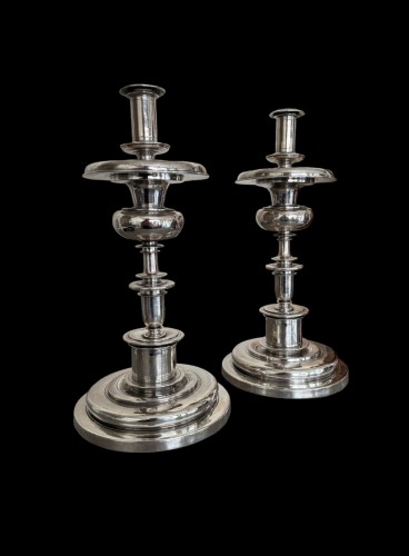 Paire de bougeoirs colonial espagnol en argent fin XVIIe siècle - 