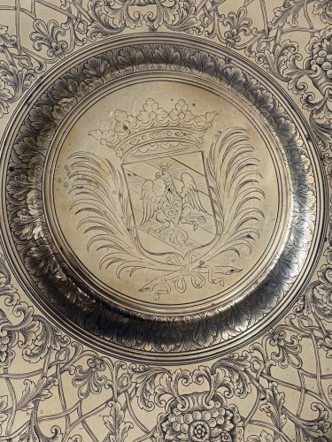 XVIIe siècle - Plat vénitien gravé avec aiguière Italie XVIIe siècle