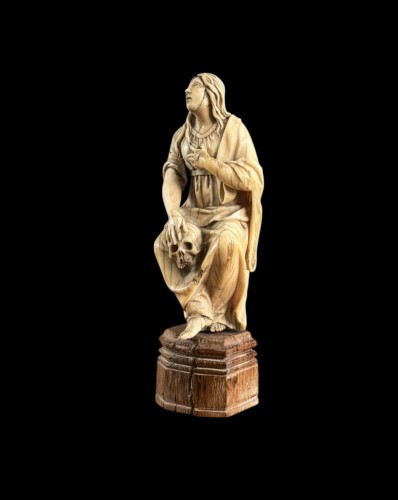  Magdalene holding a skull. 17th century Ivory sculpture - Religious Antiques Style 