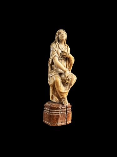  Magdalene holding a skull. 17th century Ivory sculpture - 