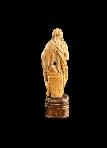 17th century -  Magdalene holding a skull. 17th century Ivory sculpture
