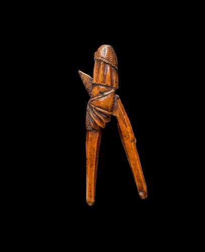 Casse-noix érotique en buis en forme de phallus XVIIIe siècle - Objets de Curiosité Style 