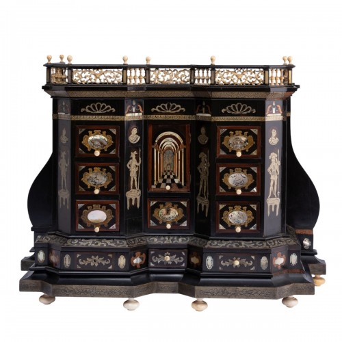 Cabinet de collectionneur en ébène, Allemagne  XVIIe siècle