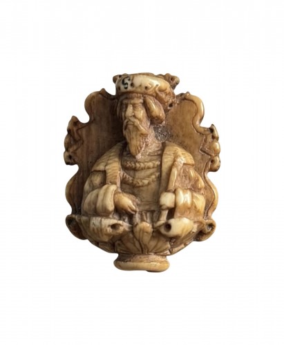 Late gothic ivory rosary bead. Netherlandish, ca 1520-30