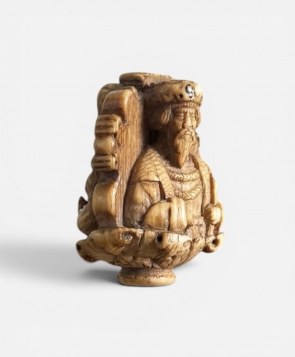 Religious Antiques  - Late gothic ivory rosary bead. Netherlandish, ca 1520-30