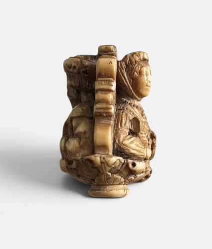 Late gothic ivory rosary bead. Netherlandish, ca 1520-30 - 