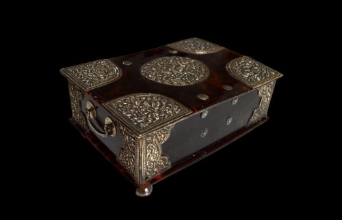 18th century Dutch-Colonial casket in silver &amp; tortoiseshell  - Objects of Vertu Style 