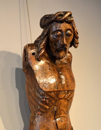 Important Christ en chêne sculpté, Angleterre début XVe siècle - Sculpture Style Moyen Âge