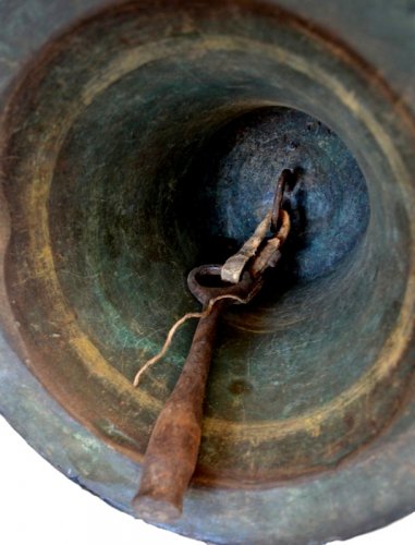 Antiquités - Gothic bronze bell. French dated 1523