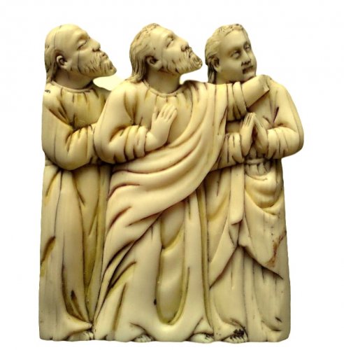 Bone plaque depicting 3 apostles. Circa 1380.