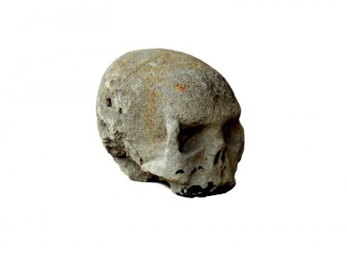 Crâne en pierre sculpté XVIe siècle - Objets de Curiosité Style 