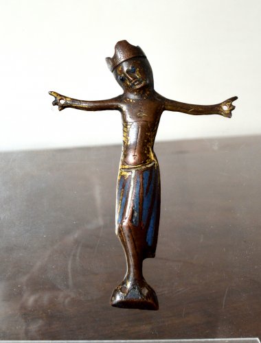 A Christ from a cross in engraved and champlevé enamel.  Limoges.13thc. - Religious Antiques Style Middle age