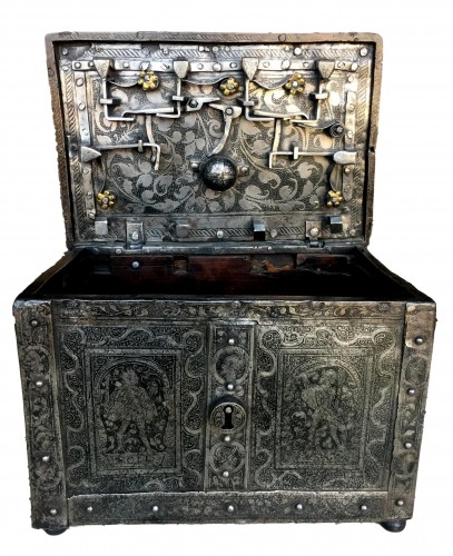 Huge casket in etched steel, Nürnberg 2nd half 16th century.