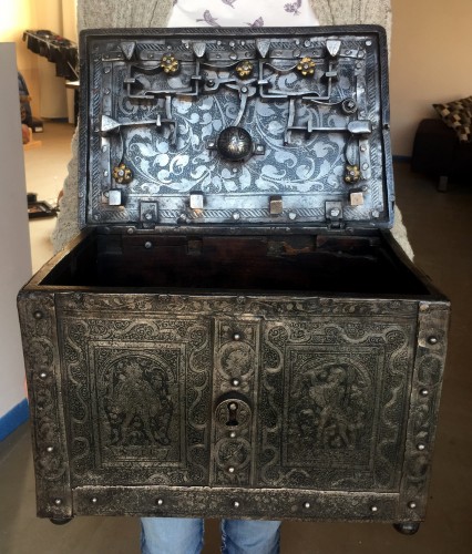 Huge casket in etched steel, Nürnberg 2nd half 16th century. - Curiosities Style Renaissance