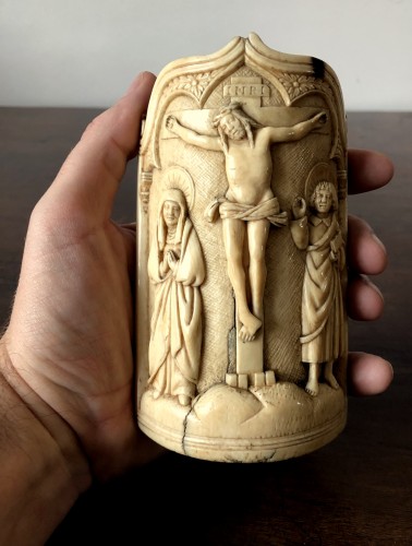 A fine ivory pax, Early 16th century - 