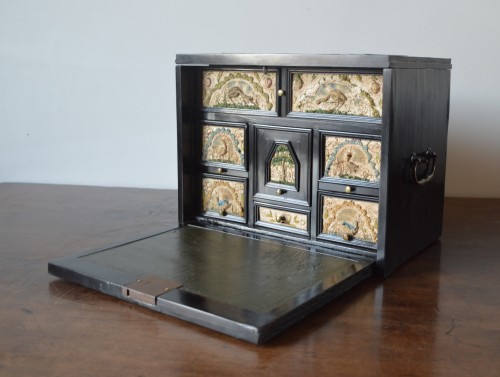 A ebony veneered and stump work table cabinet.17th century - Furniture Style 