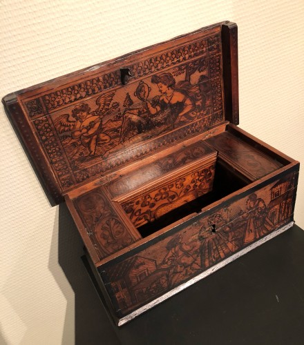 Casket in cedar wood. Northern italy. c1580. - Furniture Style Renaissance