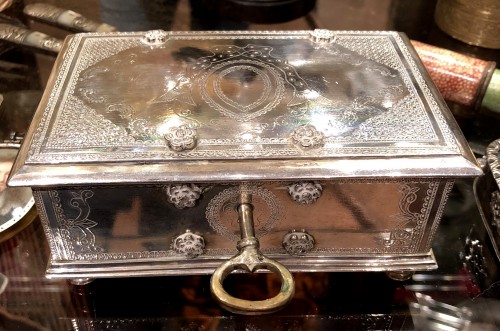 Coffret en argent gravé, colonie hollandaise XVIIIe siècle - Argenterie et Orfèvrerie Style 