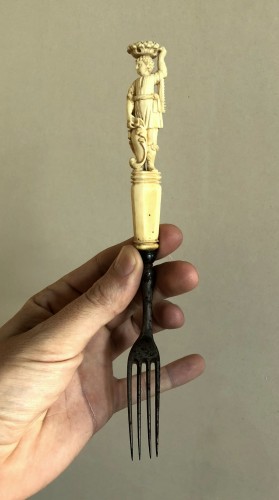 Fork with ivory handle,17th century - Curiosities Style 