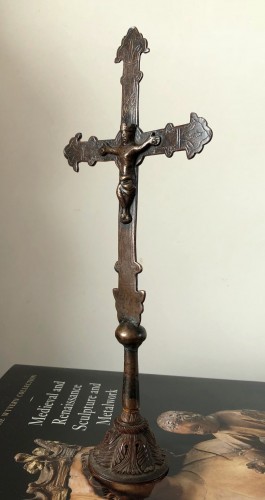 Croix procession miniature en cuivre. XIIIe siècle - Steven Bouchaert