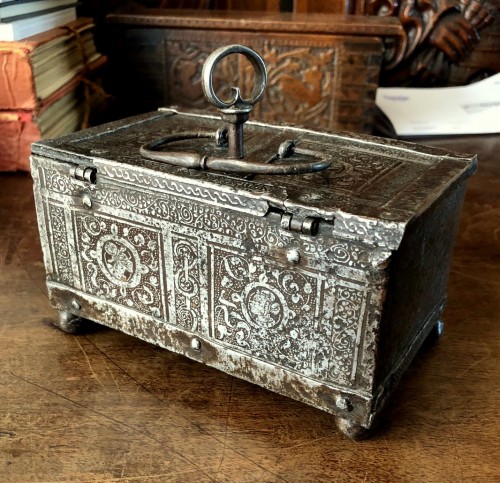 Casket in etched iron, Nürnberg 2nd half 16th century. - Renaissance