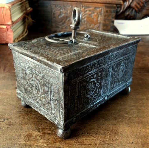 Renaissance - Casket in etched iron, Nürnberg 2nd half 16th century.