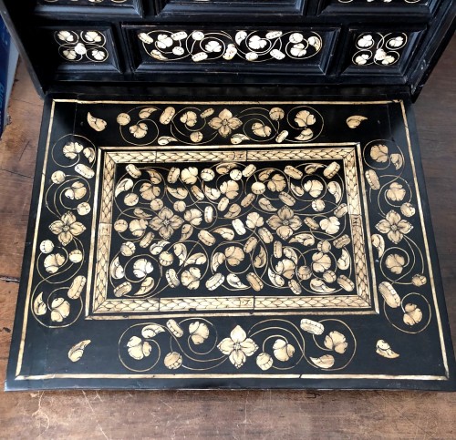 Indo-Portugese table cabinet.Late 17th century. - 