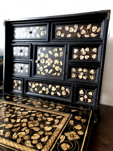Antiquités - Indo-Portugese table cabinet.Late 17th century.