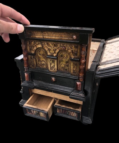 Antiquités - A renaissance alabaster and wood casket.Circa 1600