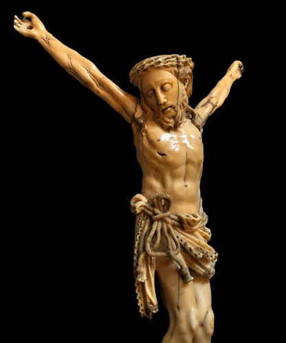 Religious Antiques  - A Goa ivory Christ.17th century