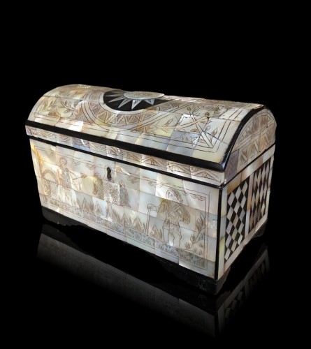 A Jersualem mother of pearl casket, late 18th century - Religious Antiques Style 