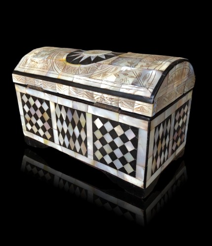 Religious Antiques  - A Jersualem mother of pearl casket, late 18th century