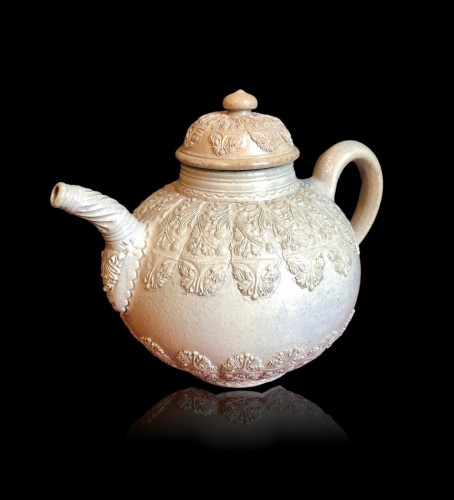 A Westerwald stoneware teapot, 18th century - Porcelain & Faience Style 