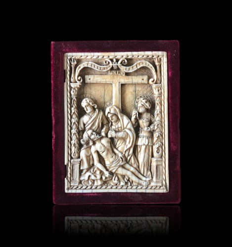 <= 16th century - Ivory plaque of a diptych.The Descent from the Cross.Early 16th century.