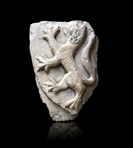 Fragment en pierre calcaire avec un léopard héraldique. XVe siècle - Sculpture Style Moyen Âge