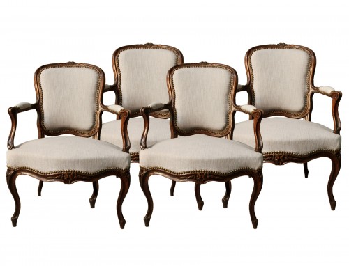 Suite de quatre fauteuils cabriolet Louis XV