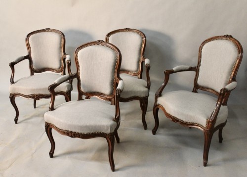 Suite de quatre fauteuils cabriolet Louis XV - Sièges Style Louis XV