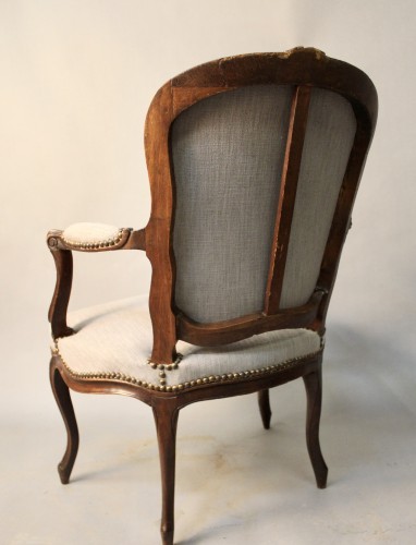 Louis XV - Suite de quatre fauteuils cabriolet Louis XV