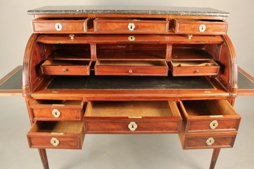 18th century - Important mahogany cylinder desk stamped PETIT