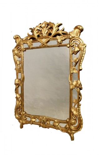 Miroir à parecloses à décor de raisins, milieu du XIXe siècle