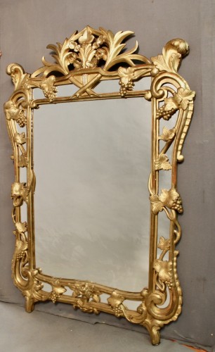 Miroir à parecloses à décor de raisins, milieu du XIXe siècle - Miroirs, Trumeaux Style Napoléon III