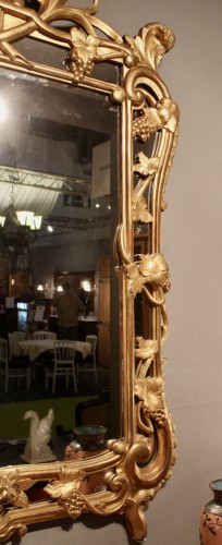 Antiquités - Miroir à parecloses à décor de raisins, milieu du XIXe siècle