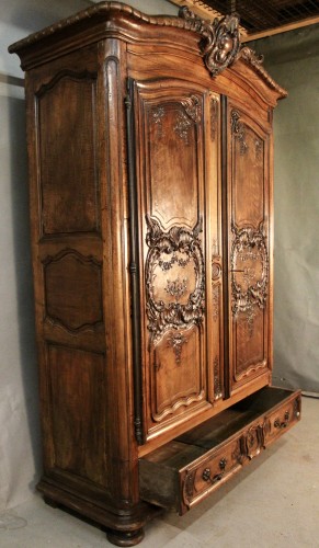 Furniture  - Walnut cabinet, Périgord 18th century