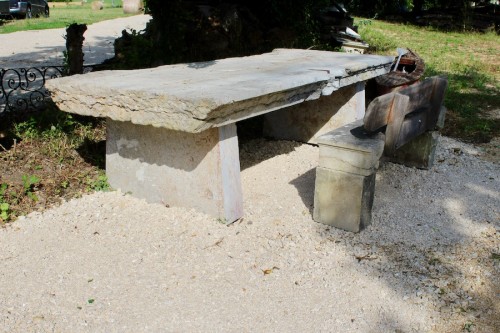 Matériaux & Architecture  - Table de monastère et son banc  en Pierre de Saint Cyr